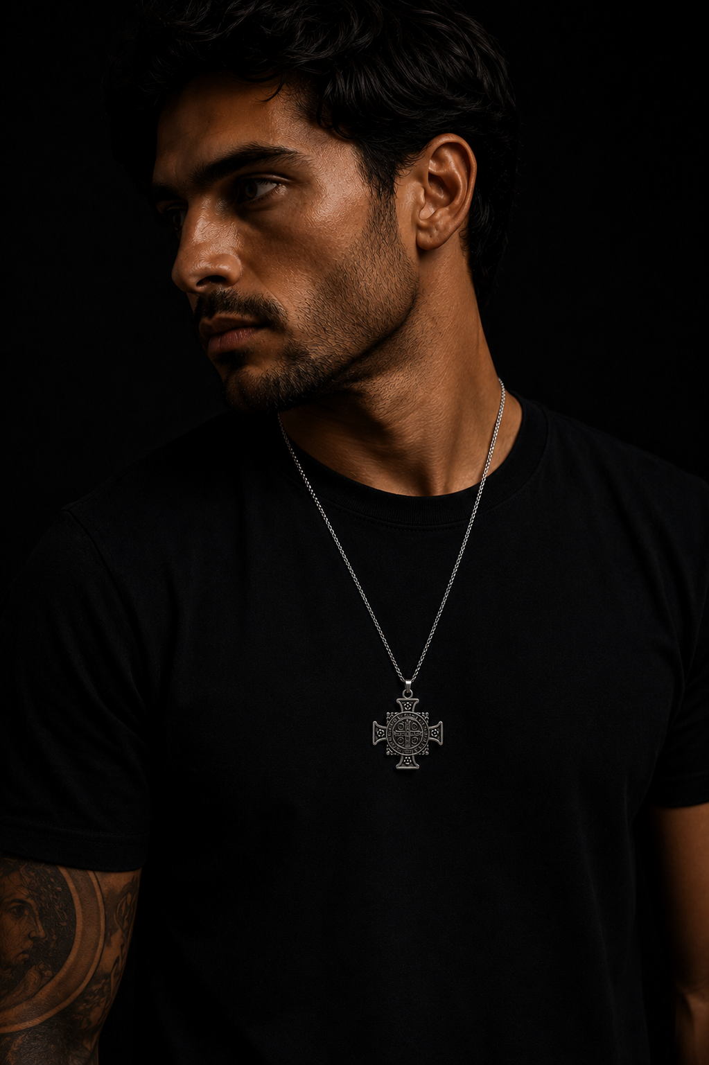 Collar Cruz de San Benito en Acero Inoxidable | Luno Shop