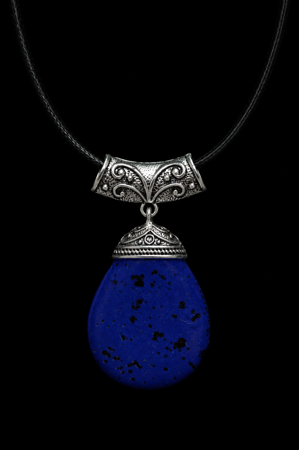 Collar Lapislázuli Ancestral con Cordón de Cuero