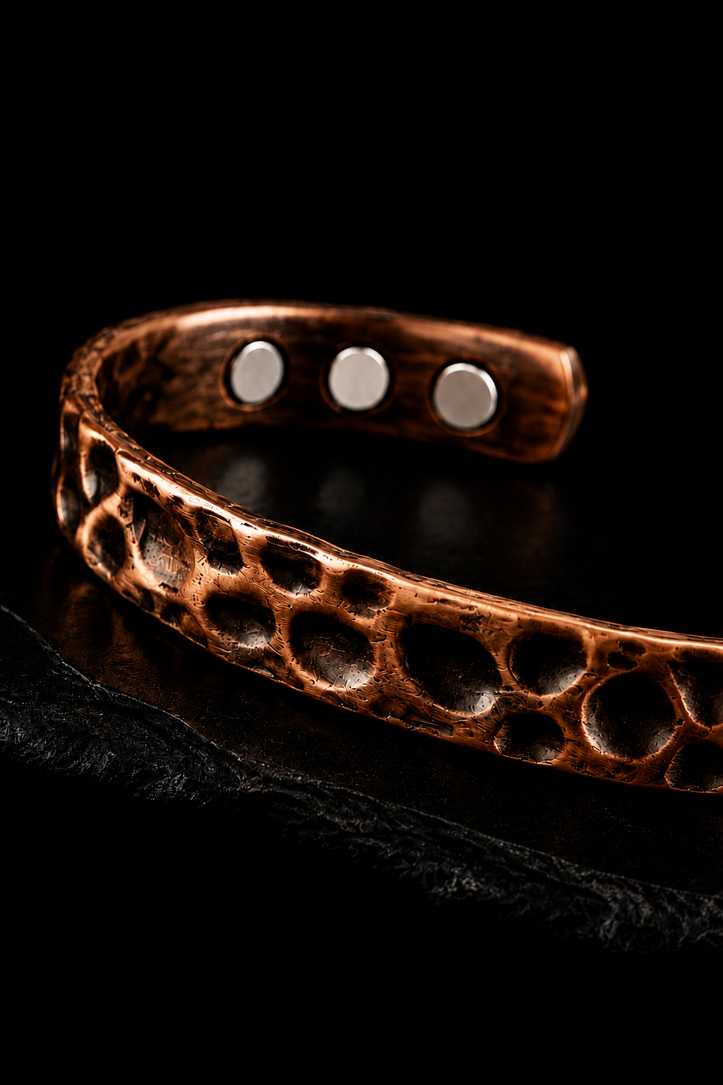 Brazalete de Cobre Magnético para Hombre – Diseño Martillado