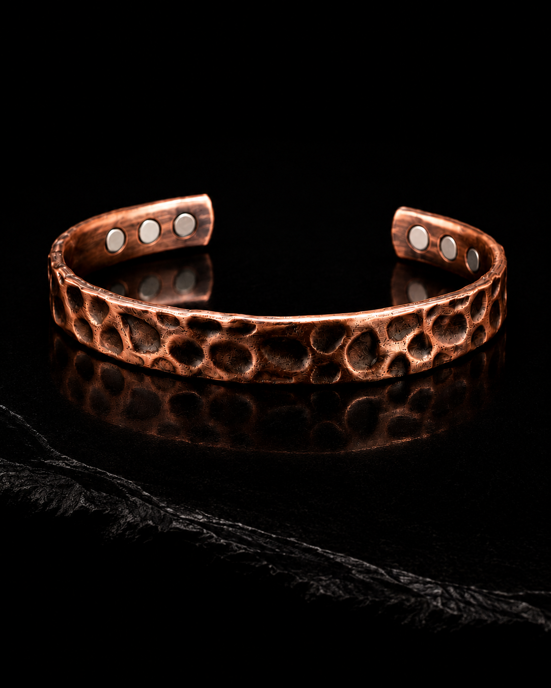 Brazalete de Cobre Magnético para Hombre – Diseño Martillado